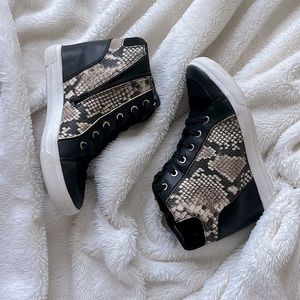 ALDO Women’s Snakeskin Wedge (size 6)